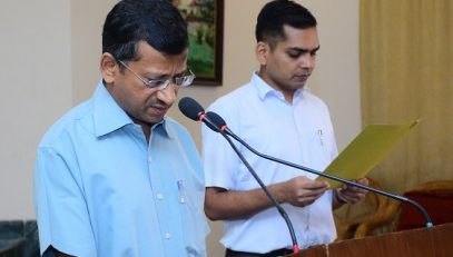 Principal Secretary to the Governor Satish Kumar gave the Integrity Pledge to the officers and staff of Raj Bhavan on the occasion of Vigilance Awareness Week
