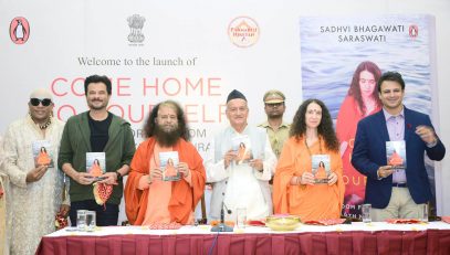 The Governor Bhagat Singh Koshyari released the book ‘Come Home to Yourself’ at Raj Bhavan, Mumbai. Author of the book Sadhvi Bhagwati Saraswati, President of Parmarth Niketan Swami Chidanand Saraswati, playback singer Kailash Kher, film stars Anil Kapoor, Dia Mirza and Vivek Oberoi, percussionist Shivamani and industrialist Ashok Hinduja were prominent among those present