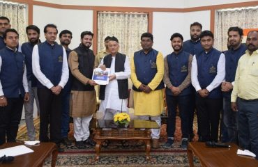 A group of student delegates from the Indian Institute of Democratic Leaderhip met Governor Bhagat Singh Koshyari at Raj Bhavan, Mumbai and held informal interaction on Governance, leadership and social issues