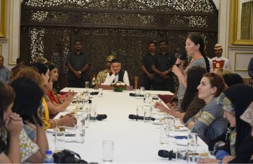 Governor Bhagat Singh Koshyari interacting with a group of women delegates from various countries at Raj Bhavan, Mumbai. The women delegates were in Mumbai to attend the valedictory session of the Conference on Global Mothers hosted by SNDT Women’s University