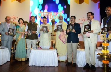 Governor Bhagat Singh Koshyari inaugurated the International Ramayan Sammelan in Mumbai. Pravachankar RameshbhaiOjha, Mumbai University VC, Shuhas Pednekar, Ramayana translator Dr. Tomoko Kikuchi were present