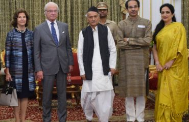 The Governor of Maharashtra Bhagat Singh Koshyari accompanied by Chief Minister Uddhav Thackeray received King Carl XVI Gustaf and Queen Silvia of Sweden at Raj Bhavan, Mumbai . Smt Rashmi Uddhav Thackeray, Minister Subhash Desai, Chief Secretary Ajoy Mehta and industrialists Kumar Mangalam Birla, Ashok Hinduja and Sanjeev Bajaj were present