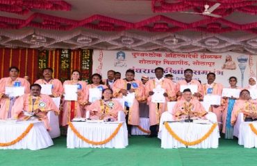 Governor Bhagat Singh Koshyari attended 15th Annual Convocation of the Punyashlok Ahilyadevi Holkar Solapur University, Solapur . Vice Chancellor Dr Mrunalini Milind Fadnavis and others were present