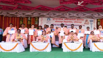 Governor Bhagat Singh Koshyari attended 15th Annual Convocation of the Punyashlok Ahilyadevi Holkar Solapur University, Solapur . Vice Chancellor Dr Mrunalini Milind Fadnavis and others were present