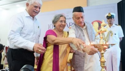 द योग इन्स्टीटयुट यां संस्थेचा १०१ वा वर्धापन दिन राज्यपाल भगतसिंह कोश्यारी यांच्या प्रमुख उपस्थितीत मुंबईत संपन्न झाला. यावेळी संस्थेच्या संचालिका डॉ. हंसा जयदेव योगेंद्र तसेच हृषी योगेंद्र उपस्थित होते