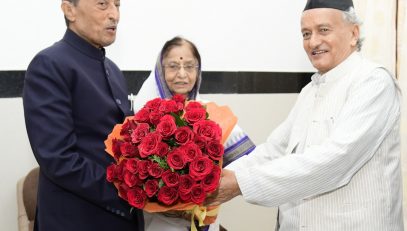 Maharashtra Governor Bhagat Singh Koshyari today met former President of India Pratibhatai Patil and greeted her on her birthday. The meeting took place at Ravi Bhavan in Nagpur. Spouse of the former President Dr Devisingh Shekhawat was also present