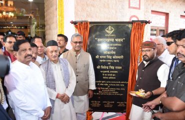 १५.०१. २०२० वाशी नवी मुंबई येथे उत्तराखंड शासनाच्या वतीने बांधण्यात आलेल्या ‘उत्तराखंड भवन‘ अतिथीगृह व एम्पोरियमचे उद्घाटन महाराष्ट्राचे राज्यपाल भागतसिंह कोश्यारी व उत्तराखंडचे मुख्यमंत्री त्रिवेंद्र सिंह रावत यांच्या प्रमुख उपस्थितीत आज येथे संपन्न झाले. कार्यक्रमाला उत्तराखंडच्या मंत्री रेखा आर्य, नवी मुंबईचे महापौर जयवंत सुतार, माजी मंत्री गणेश नाईक, आमदार मंदा म्हात्रे, उद्योजक के.एस. पंवार यांसह उत्तराखंडचे अनेक लोकप्रतिनिधी व निमंत्रित उपस्थित होते.