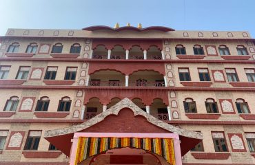 १५.०१. २०२० वाशी नवी मुंबई येथे उत्तराखंड शासनाच्या वतीने बांधण्यात आलेल्या ‘उत्तराखंड भवन‘ अतिथीगृह व एम्पोरियमचे उद्घाटन महाराष्ट्राचे राज्यपाल भागतसिंह कोश्यारी व उत्तराखंडचे मुख्यमंत्री त्रिवेंद्र सिंह रावत यांच्या प्रमुख उपस्थितीत आज येथे संपन्न झाले. कार्यक्रमाला उत्तराखंडच्या मंत्री रेखा आर्य, नवी मुंबईचे महापौर जयवंत सुतार, माजी मंत्री गणेश नाईक, आमदार मंदा म्हात्रे, उद्योजक के.एस. पंवार यांसह उत्तराखंडचे अनेक लोकप्रतिनिधी व निमंत्रित उपस्थित होते.
