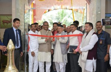 15.01.2020 Maharashtra Governor Bhagat Singh Koshyari and Uttarakhand Chief Minister Trivendra Singh Rawat today inaugurated the newly built ‘Uttarakhand Bhawan’ at Vashi, Navi Mumbai. Uttarakhand’s Minister Rekha Arya, Mayor of Navi Mumbai Jayawant Sutar, former Minister Ganesh Naik, legislator Manda Mhatre, industrialist K S Panwar, people’s representatives from Uttarakhand, officials and invitees were present.