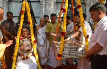 Governor Bhagat Singh Koshyari today visited the ISKCON temple at Juhu in Mumbai and interacted with devotees. ISKCON President Braj Hari Das, Surdas, Devkinandan Das, industrialists Gopichand Hinduja and Ashok Hinduja were present.