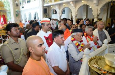 Governor Bhagat Singh Koshyari today visited the ISKCON temple at Juhu in Mumbai and interacted with devotees. ISKCON President Braj Hari Das, Surdas, Devkinandan Das, industrialists Gopichand Hinduja and Ashok Hinduja were present.