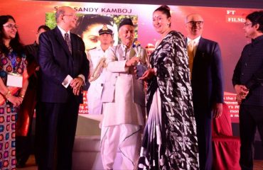 Governor Bhagat Singh Koshyari presented the Lifetime Achievement Award to well known film star Prem Chopra in Mumbai. Playback singer Udit Narayan, actress Ameesha Patel, Dheeraj Kumar, former Mumbai Sheriff Dr Indu Shahani, Maj Gen G D Bakshi, IPS officer Shahida Ganguly were among those who were presented the Dream Achievers’ Award instituted by Nana Nani Foundation and Film