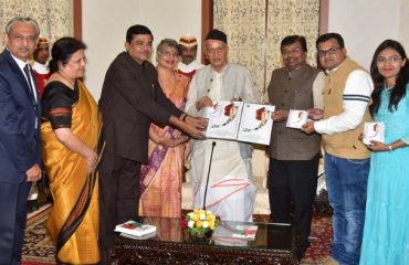 Ahead of World Cancer Day, Governor Bhagat Singh Koshyari released a short film ‘Comma’ that captures the story of cancer survivor Alka Devendra Bhujbal at Raj Bhavan. DG I & PR Dilip Pandharpatte, Devendra Bhujbal, Dr Gustad Davar, Dr Rekha Davar, Ashish Ningurkar were present