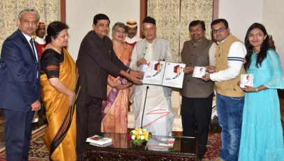 Ahead of World Cancer Day, Governor Bhagat Singh Koshyari released a short film ‘Comma’ that captures the story of cancer survivor Alka Devendra Bhujbal at Raj Bhavan. DG I & PR Dilip Pandharpatte, Devendra Bhujbal, Dr Gustad Davar, Dr Rekha Davar, Ashish Ningurkar were present