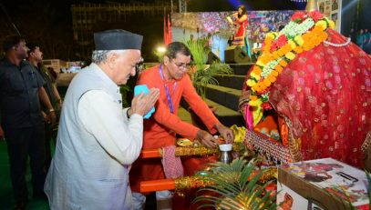 Governor Bhagat Singh Koshyari visited the Mumbai Kauthig 2020, Uttarakhand’s Annual Cultural event at Ramleela Ground, Nerul, Navi Mumbai. Kauthig Foundation is organizing the Uttarakhand event. MLA Manda Mhatre and others were present