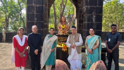 Governor Bhagat Singh Koshyari paid respects at the Samadhi of Rajmata Jijau at Pachad. Guardian Minister Aditi Tatkare, Divisional Commissioner Shivajirao Daund, Dist. Collector Nidhi Chaudhary and Sarpanch Sanyogita Gaikwad were present.