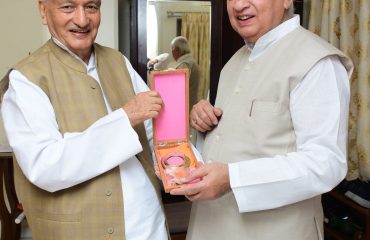 The Governor of Kerala Arif Mohammed Khan today met Maharashtra Governor Bhagat Singh Koshyari at Raj Bhavan, Mumbai