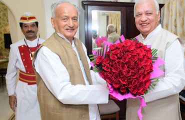 The Governor of Kerala Arif Mohammed Khan today met Maharashtra Governor Bhagat Singh Koshyari at Raj Bhavan, Mumbai