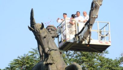 Governor offered floral tributes to the equstrian statue of Chhatrapati Shivaji Maharaj on the occasion of Shiv Jayanti