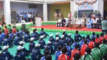 Governor visited the Eklavya Model Residential School at Nandurbar and interacted with students