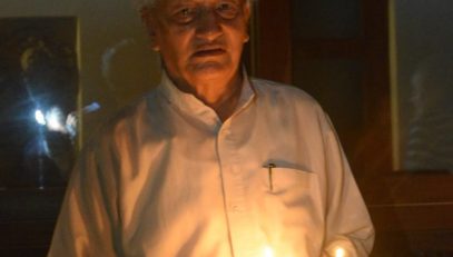 05.04.2020: Responding to the call given by Prime Minister Narendra Modi, Governor Bhagat Singh Koshyari lighted traditional lamps at 9 pm at Raj Bhavan, Mumbai to express solidarity with the nation in its fight against the challenge posed by COVID -19