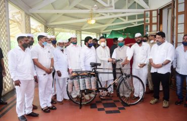 Governor presents bicycles to Dabbawalas