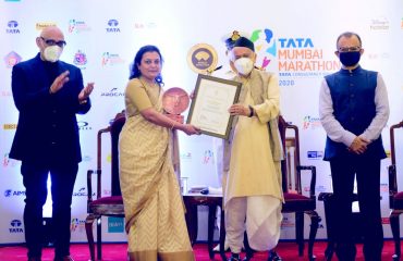 राज्यपालांच्या हस्ते टाटा मुंबई मॅरेथॉनचे दातृत्व पुरस्कार प्रदान