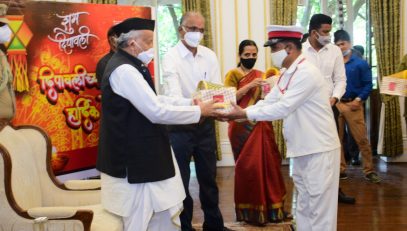 Governor distributed sweets and sky lamp to the staff of Raj Bhavan