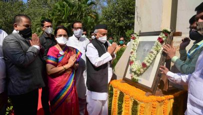 Governor pays floral tribute to Vasantdada Patil on 103rd Birth Anniversary