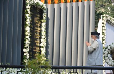 Governor pays tribute to the police officers who laid down their lives in 26/11 attack