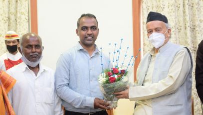 Governor felicitates Global Teacher Awardee Ranjitsinh Disale at Raj Bhavan
