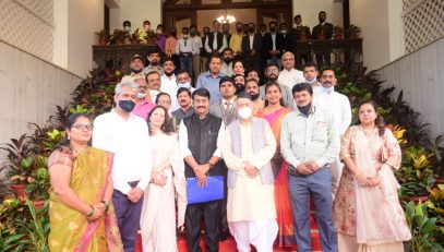 16.12.2020: Plasma donors, blood donors among 34 Corona Yoddhas felicitated by Governor