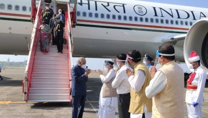 19.12.2020 :  President of India Ram Nath Kovind accompanied by Smt. Savita Kovind arrived in Goa to attend the 60th year celebration of Liberation of Goa.  Governor Bhagat Singh Koshyari and Goa Chief Minister Dr. Pramod Sawant welcomed the Hon’ble President.