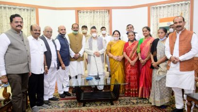 30.12.2020 :    Members of the Parliamentary Standing Committee on Petroleum and Natural Gasmet  Governor Bhagat Singh Koshyari at Raj Bhavan, Mumbai. Chairman Ramesh Bidhuri, Rajya Sabha Member Dr Bhagwat Karad, Lok Sabha Member Rajan Vichare, Smt Chinta Aruradha (AP), Dr Ramesh Chand Bind (Bhadohi, UP), Girish Chandra (Nagina, UP), Dr Bhartiben Dhirubhai Shyal (Gujarat), Ajay Tamta (Uttarakhand), Smt Kanta Kardam (RS, UP), Kanakamedala Ravindra Kumar (RS) and A. Vijaykumar (RS, TN) were present.