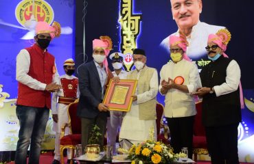 पत्रकार दिनानिमित्त राज्यपालांच्या हस्ते संपादक व पत्रकार सन्मानित