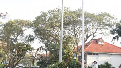 Governor unfurled the National Flag at Raj Bhavan, Mumbai on the occasion of Republic Day