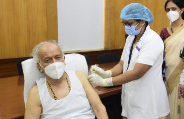 05.03.2021 :  Governor Koshyari gets first dose of Covaxin at J J Hospital