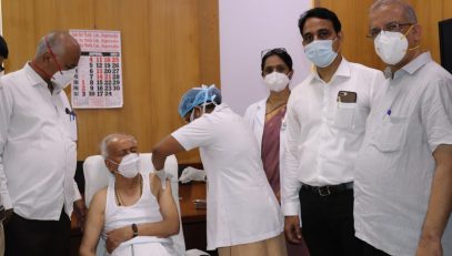 05.04.2021 : Governor Koshyari gets second dose of COVID – 19 vaccine