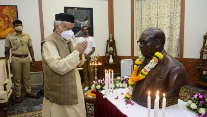 14.04.2021 : Governor offers floral tributes to Dr. Ambedkar on Birth Anniversary at Raj Bhavan