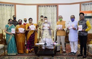 14.05.2021 : Governor Koshyari releases book ‘Sakhi Sutra’ by Medha Kirit Somaiya