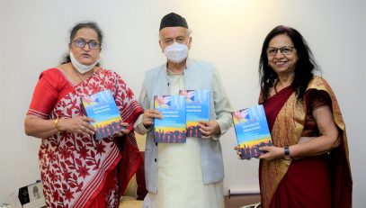 01.06.2021 : कुलगुरू शशिकला वंजारी यांच्या पुस्तकाचे राज्यपालांच्या हस्ते प्रकाशन