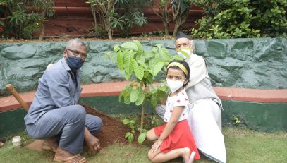 05.06.2021 : अनिरुद्ध जगन्नाथ यांच्या स्मृतीप्रित्यर्थ राज्यपालांचे राज भवन येथे वृक्षारोपण