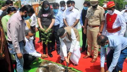 13.06.2021 : Governor inaugurated a tree plantation campaign launched by Dainik Bhaskar