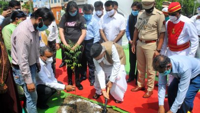 13.06.2021 : दैनिक भास्कर वृत्तपत्र समुहातर्फे आयोजित वृक्षारोपण अभियानाचा शुभारंभ