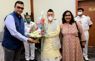 04.07.2021 : मुंबई उच्च न्यायालयाचे मुख्य न्यायमूर्ती न्या. दीपांकर दत्ता यांनी राज्यपाल भगतसिंह कोश्यारी यांची राज भवन मुंबई येथे सपत्निक भेट घेतली.