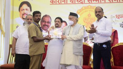 06.07.2021 : Governor felicitates ambulance drivers for service to city during COVID-19 pandemic