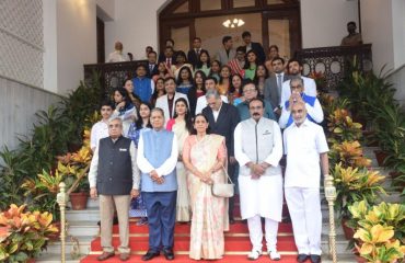 25.07.2021: Governor felicitates Doctors from Kutch community of Mumbai