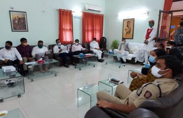 27.07.2021 : Governor Bhagat Singh Koshyari reviewed the flood situation in Chiplun and Khed on his  visit to Ratnagiri district.  Minister of Higher and Technical Education Uday Samant, MP Vinayak Raut, MLA Ashish Shelar and district officials were present.
