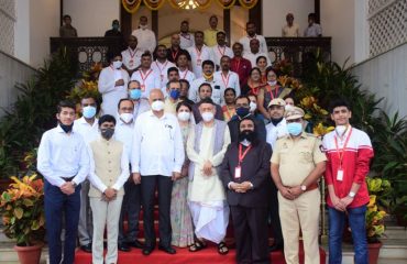 Governor Bhagat Singh Koshyari presented the COVID Sanjeevani Award to renowned Ophthalmic surgeon and former Director of Medical Education Dr T P Lahane, Raigad Collector Nidhi Chaudhari and 13 officials at Raj Bhavan, Mumbai. Commissioner of Panvel Municipal Corporation Ganesh Deshmukh, Commissioner Bhiwandi Sudhakar Deshmukh and CEO, Kalyan Dombivali Smart City Dr Prashant Rasal were among those felicitated on the occasion.