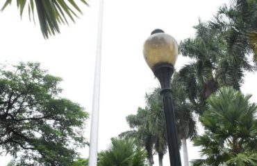 Governor hoisted the national flag on the occasion of 75th Independence Day in Pune